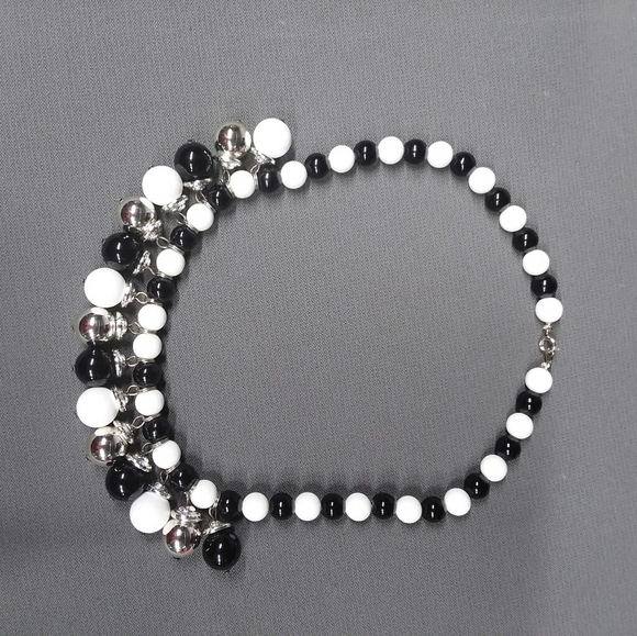 Vintage Black & White Bead Necklace - Picture 6 of 9